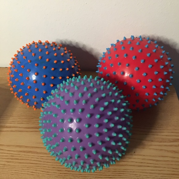 New Bundle Of 3 Boys/Girls Spiked Balls Purple Blue Pink backyard beach🏖 pool - Picture 1 of 9